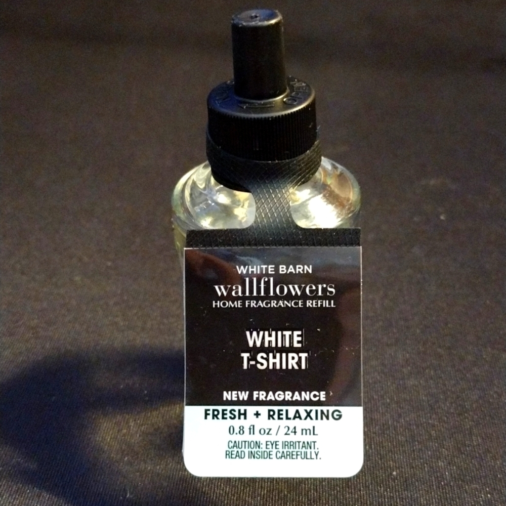 Bath&Body Works Home fragrance refill. White Barn wallflowers